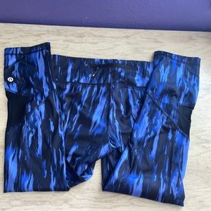 All the shades of blue Lululemon cropped leggings